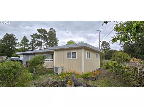 300 Stanley Ln, Lakeside, OR 97449