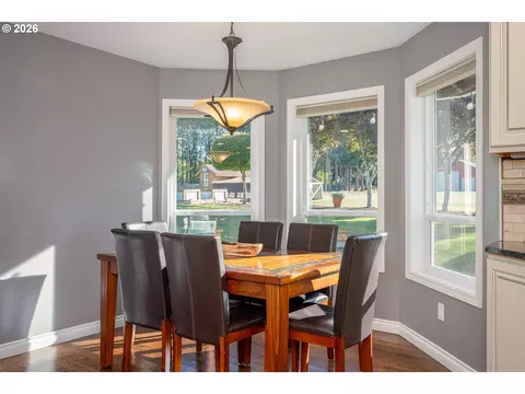 Dining - 7326 SE Cottrell Rd, Gresham, OR 97080 photo 2 of 2