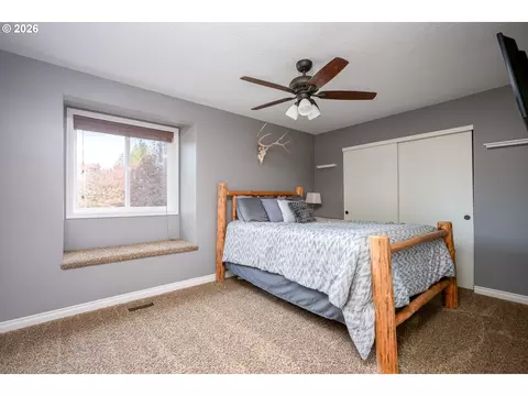 Bedroom - 7326 SE Cottrell Rd, Gresham, OR 97080 photo 2 of 3