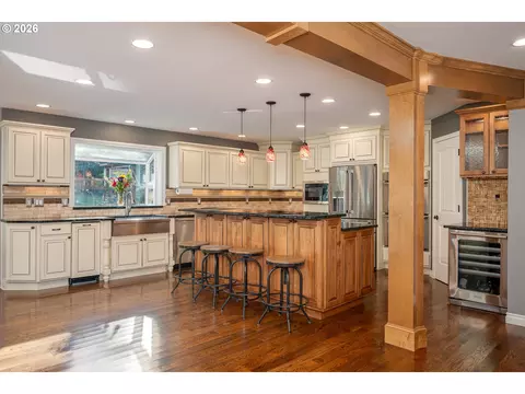 Kitchen - 7326 SE Cottrell Rd, Gresham, OR 97080 photo 5 of 7