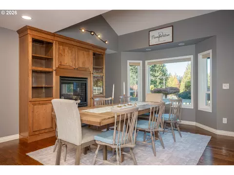 Dining - 7326 SE Cottrell Rd, Gresham, OR 97080 photo 1 of 2