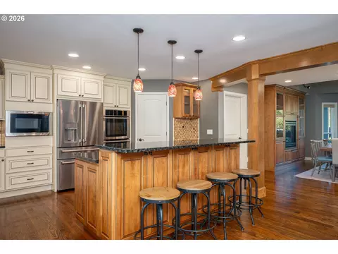 Kitchen - 7326 SE Cottrell Rd, Gresham, OR 97080 photo 3 of 7