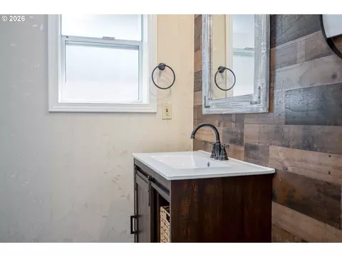 Bath - 7326 SE Cottrell Rd, Gresham, OR 97080 photo 5 of 5