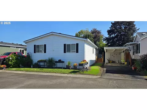 835 SE 1st Ave #64, Canby, OR 97013