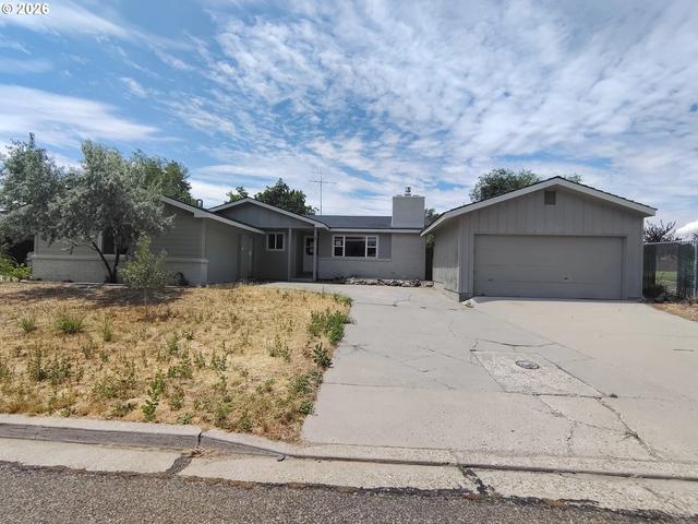297 NW 17th St, Ontario, OR 97914