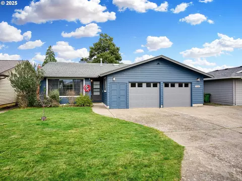 2135 Country Club Ter, Woodburn, OR 97071