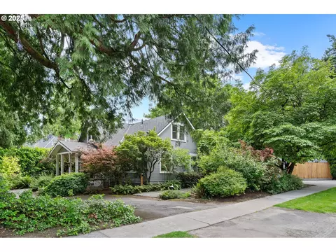 496 8th St, Lake Oswego, OR 97034