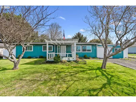 585 S Cammann St, Coos Bay, OR 97420