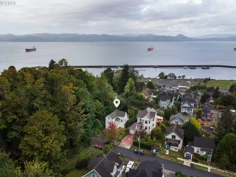 3724 Grand Ave, Astoria, OR 97103