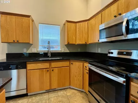 Kitchen - 38859 Jerger St, Sandy, OR 97055 photo 3 of 3