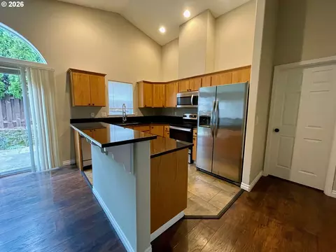 Kitchen - 38859 Jerger St, Sandy, OR 97055 photo 2 of 3