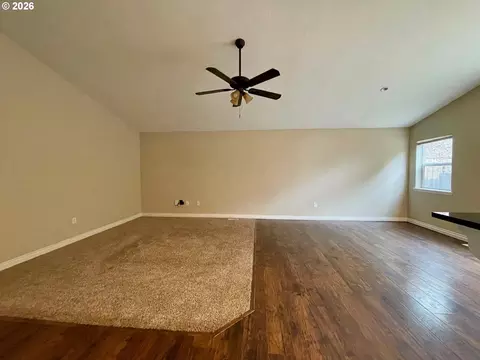 Living - 38859 Jerger St, Sandy, OR 97055 photo 2 of 3