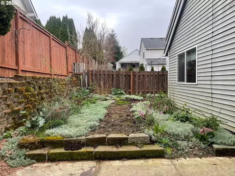 Exterior - 38859 Jerger St, Sandy, OR 97055 photo 2 of 4
