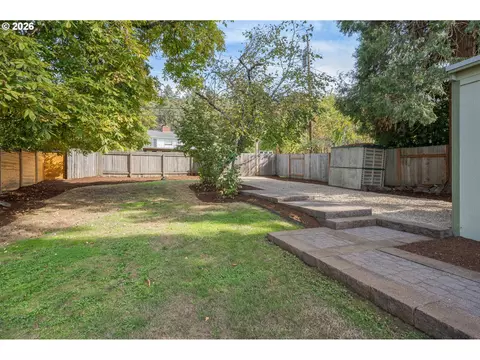 Exterior - 1847 Orchard St, Eugene, OR 97403 photo 5 of 10