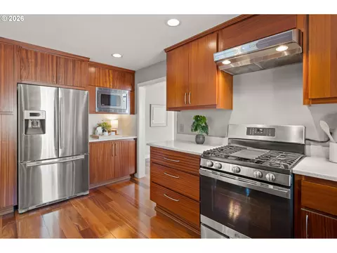 Kitchen - 1847 Orchard St, Eugene, OR 97403 photo 4 of 5