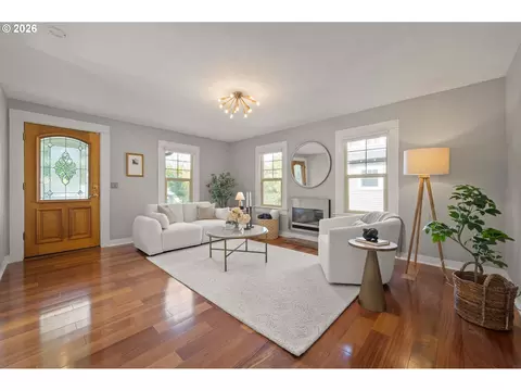 Living - 1847 Orchard St, Eugene, OR 97403 photo 1 of 4
