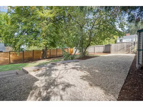 Exterior - 1847 Orchard St, Eugene, OR 97403 photo 8 of 10