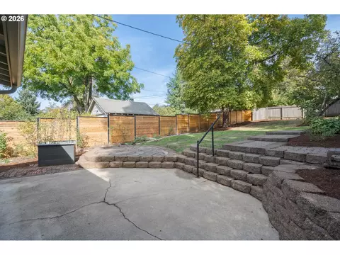 Exterior - 1847 Orchard St, Eugene, OR 97403 photo 6 of 10