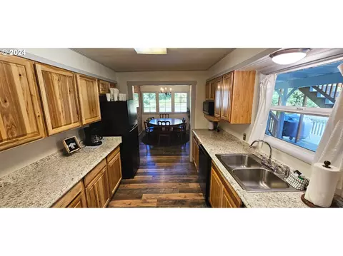 Kitchen - 11354 Highway 36, Mapleton, OR 97453 photo 2 of 2