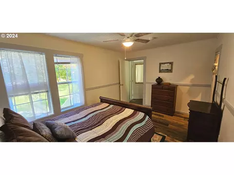Bedroom - 11354 Highway 36, Mapleton, OR 97453 photo 2 of 2