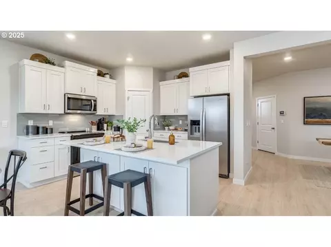 3688 SW Eleven Mile Ave, Gresham, OR 97080 photo 13