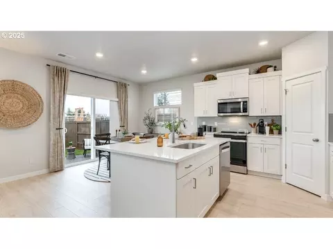 3688 SW Eleven Mile Ave, Gresham, OR 97080 photo 11