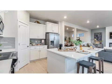 3688 SW Eleven Mile Ave, Gresham, OR 97080 photo 16
