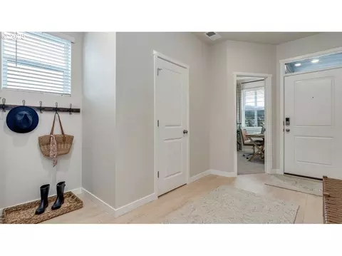 3688 SW Eleven Mile Ave, Gresham, OR 97080 photo 2