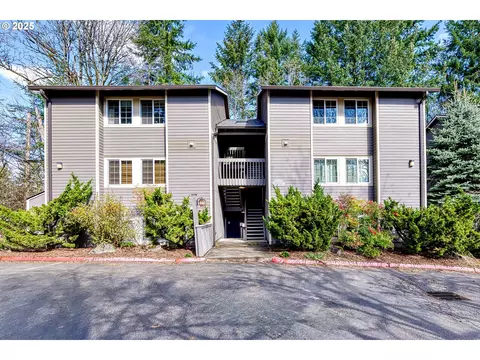 2417 SW Nebraska St #2, Portland, OR 97239