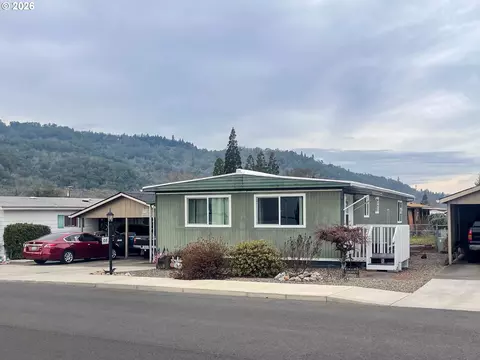 8 NE Mary Ann Ln, Roseburg, OR 97470