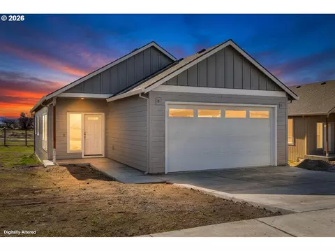 516 SW 6th St, Metolius, OR 97741