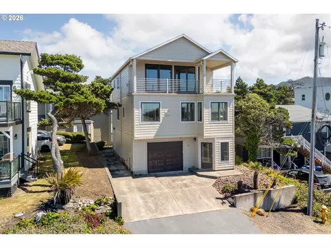 1334 NW Harbor Ave, Lincoln City, OR 97367