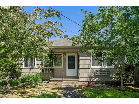 53255327 NE Davis St, Portland, OR 97213