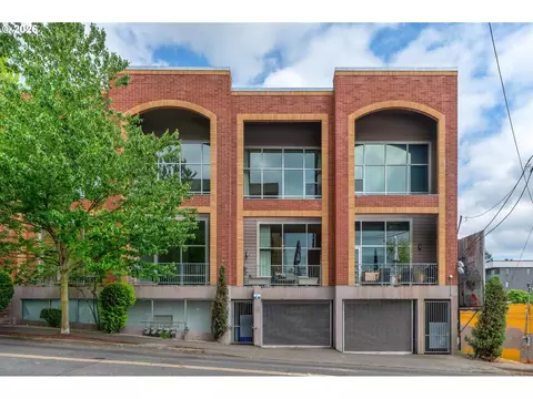 2006 SE Morrison St #D, Portland, OR 97214