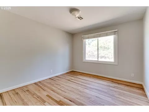Bedroom - 875 W 18th Ave, Eugene, OR 97402 photo 5 of 8