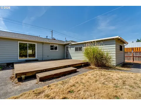 Exterior - 875 W 18th Ave, Eugene, OR 97402 photo 6 of 7