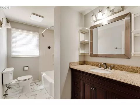 Bath - 875 W 18th Ave, Eugene, OR 97402 photo 1 of 5