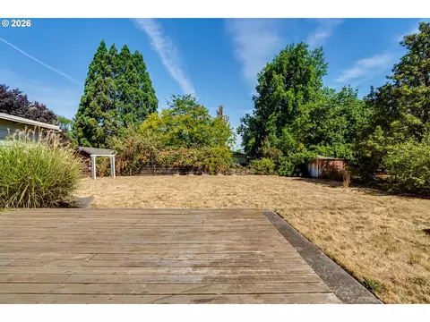 Exterior - 875 W 18th Ave, Eugene, OR 97402 photo 7 of 7