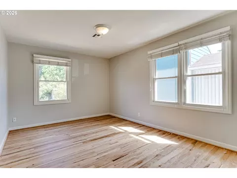 Bedroom - 875 W 18th Ave, Eugene, OR 97402 photo 3 of 8