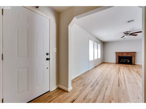 Entry Way - 875 W 18th Ave, Eugene, OR 97402 photo 1 of 3