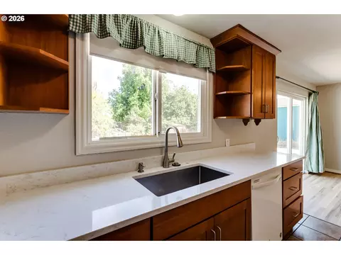 Kitchen - 875 W 18th Ave, Eugene, OR 97402 photo 4 of 4