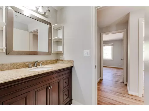 Bath - 875 W 18th Ave, Eugene, OR 97402 photo 3 of 5
