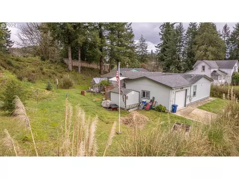 770 N Adams St, Coquille, OR 97423