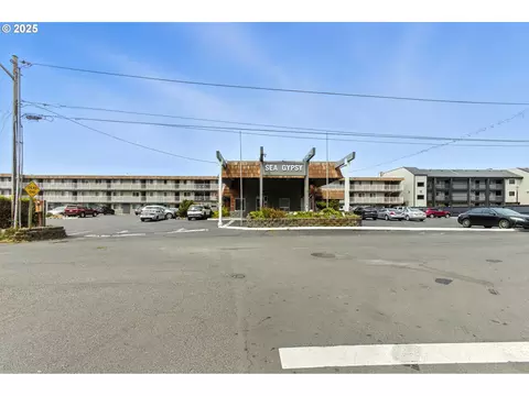 145 NW Inlet Ave #217, Lincoln City, OR 97367