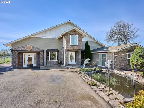 1640 E Lincoln Rd, Woodburn, OR 97071