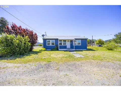 1025 N Lake Rd, Lakeside, OR 97449
