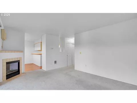Living - 4614 W Powell Blvd #258, Gresham, OR 97030 photo 2 of 4
