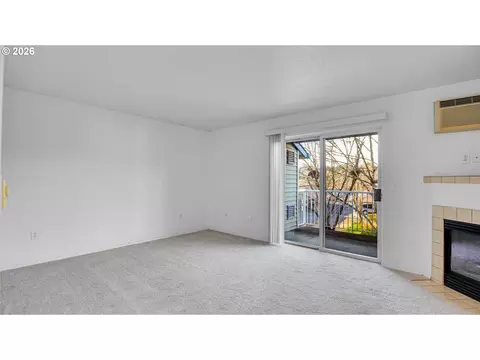 Living - 4614 W Powell Blvd #258, Gresham, OR 97030 photo 3 of 4