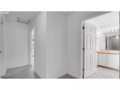 Entry Way - 4614 W Powell Blvd #258, Gresham, OR 97030 photo 4 of 5