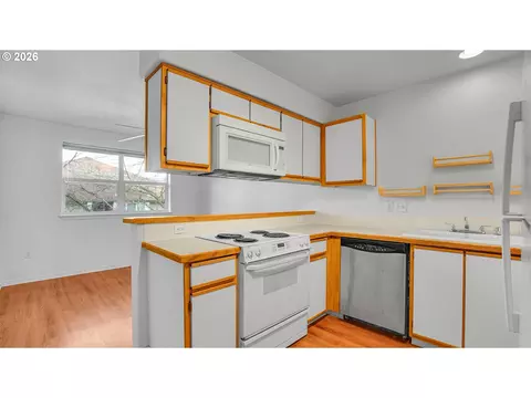 Kitchen - 4614 W Powell Blvd #258, Gresham, OR 97030 photo 1 of 2